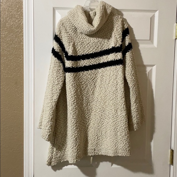 POL Sweaters - 🌟 BOGO free 🌟 POL sweater. Worn once.
